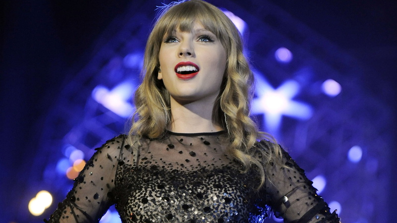 illuminated, costume, 1080P, Taylor Swift, one person, night, hairstyle, mouth, singer, nightlife, blue, indoors, performance, waist up, looking at camera