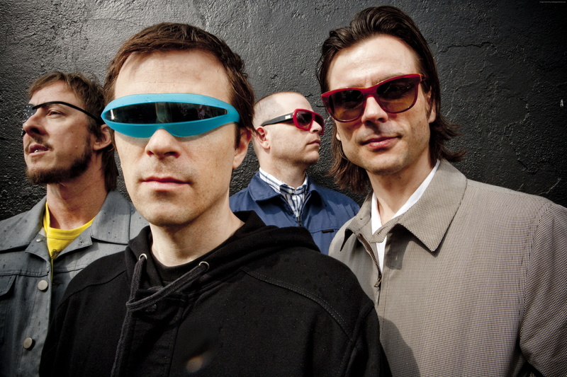 Patrick Wilson, 4K, Top music artist and bands, Scott Shriner, Rivers Cuomo, Weezer, Brian Bell