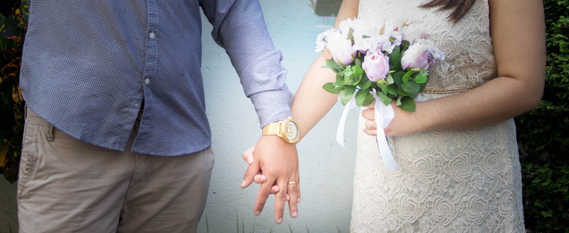 adult, newlywed, hand in hand, casal, dress, hand, flowering plant, flower arrangement, bouquet, flower, couple - relationship, plant, event, love, wedding ceremony