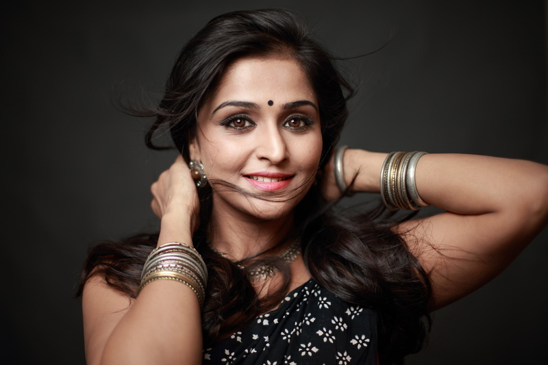 gray, Heroine, s, neck, Remya Nambeesan, scoop, sleeveless, women, black, 2K, top, HD, Malayalam