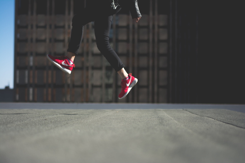 jumping, running, built structure, relaxation Exercise, sports Clothing, lifestyles, selective focus, females, 2K, athlete, copy Space, unrecognizable Person