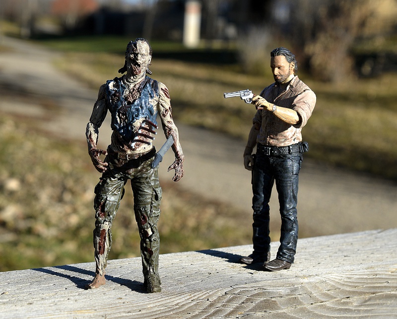 danger, young adult, apocalypse, footpath, threat, violence, leisure activity, corpse, real people, people, togetherness, monster, adult, walking dead