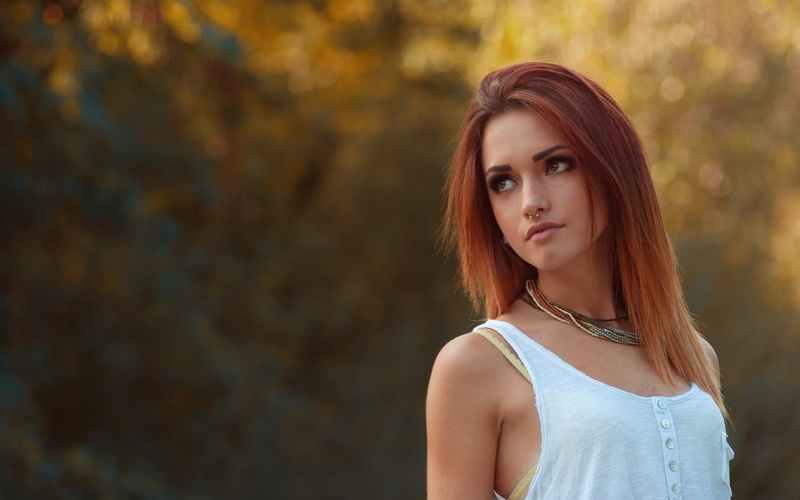 2K, teenager, casual clothing, long hair, focus on foreground, young adult, young women, leisure activity, adult, outdoors, beautiful woman, waist up