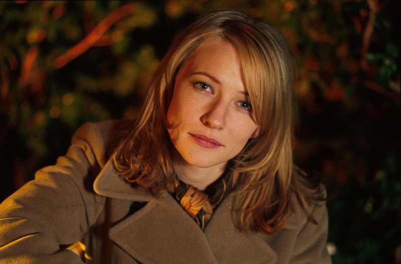 portrait, women outdoors, Cate Blanchett, coats, actress, 2K, looking at viewer, brown coat, blue eyes