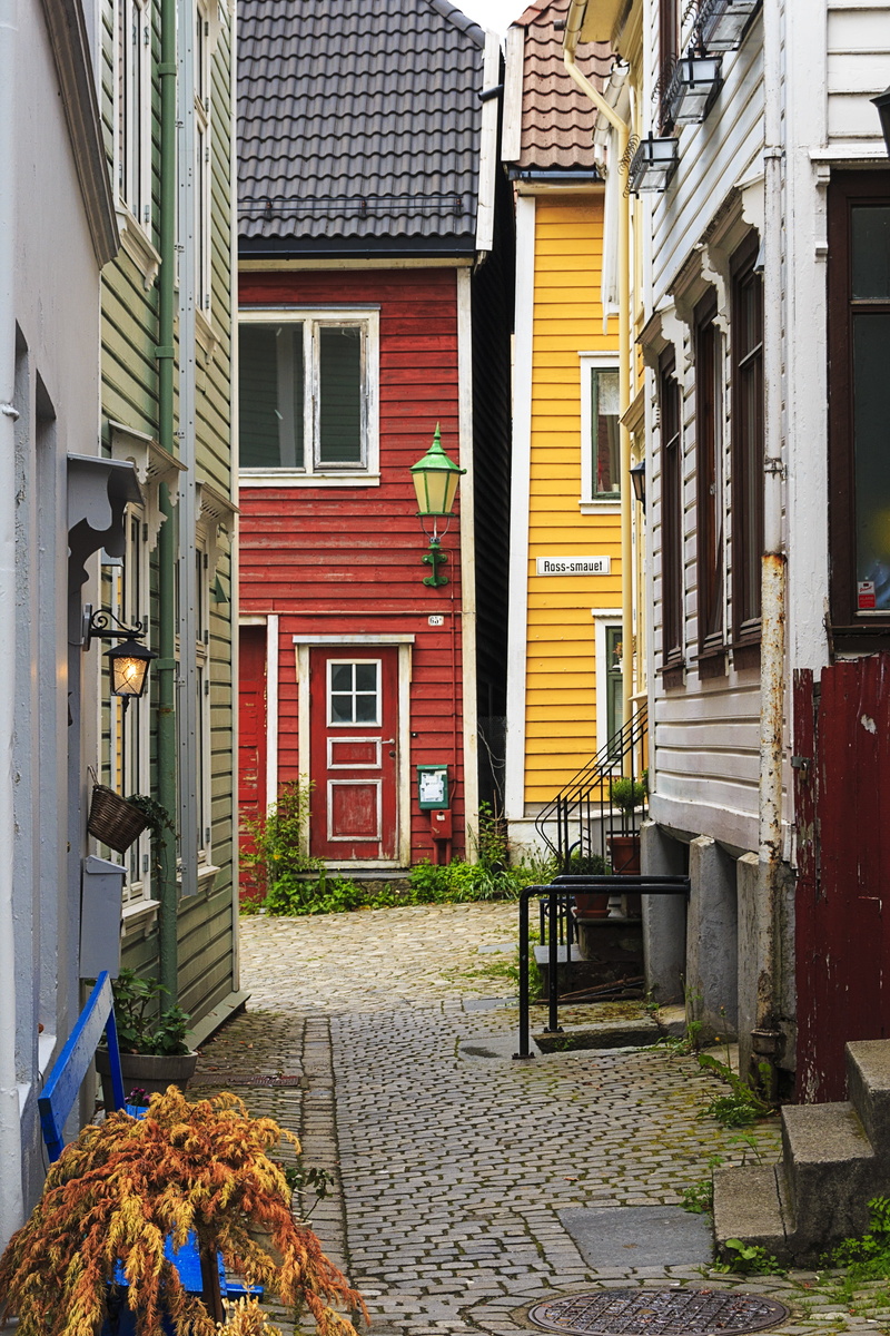 direction, tourism, street, exterior, alley, residential district, building, entrance, city, architecture, bergen, outdoors, row house, norway, cobblestone