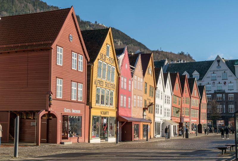 row house, outdoors, sky, 4K, tourism, landscape, clear sky, nature, bergen, norway, town, landmark, sunlight, building, house, mountain, city, scandinavia