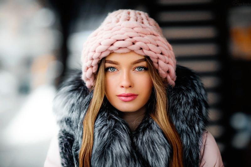 fur, lipstick, beauty, pink lipstick, hood, portrait, Olga Boyko, close up, lips, looking at viewer, fur coats, face, photo, mouth, blonde, photographer