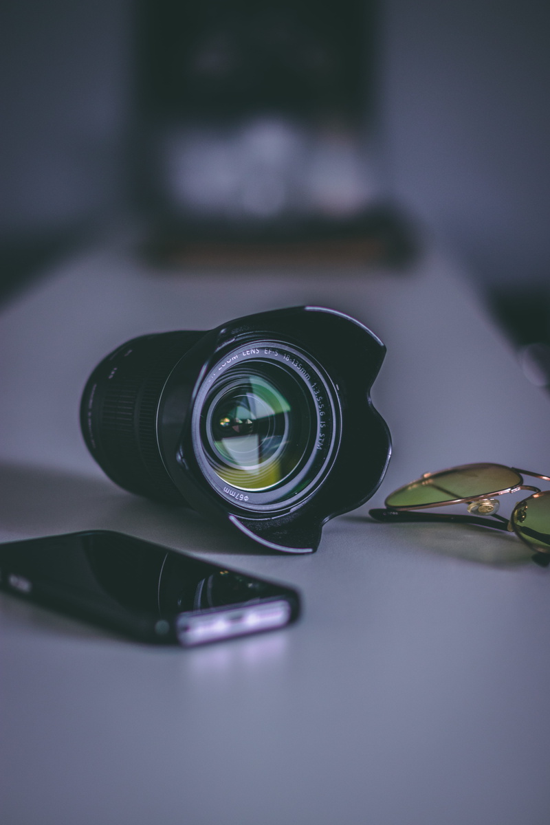 detail, container, sunglass, technology, indoors, smartphone, photography, telephoto, 5K, phone, glasses, table, season, beside, depth of field, selective focus