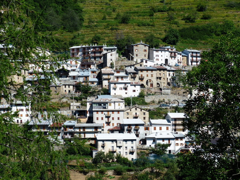 province, place, piaggia, building, village, no people, day, outdoors, tree, triora, homes, high angle view, liguria, growth, architecture, plant, 4K