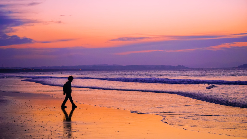 child, seascape, women, sunlight, sea, 5K, sea waves, sand, vacations, water, nature, sport, seashore, summer, sunset, walking, Beach, silhouette, Glow