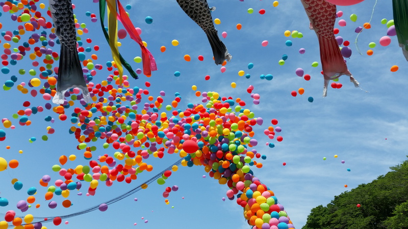spring, colorful, party - social event, balloons, 5K, traditional festival, carp, variation, blue, choice, low angle view, childrens day, japanese, abundance