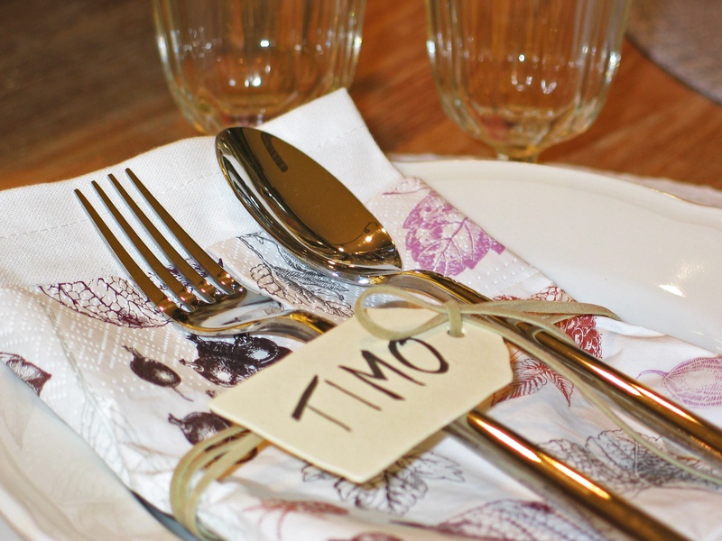 celebration, selective focus, restaurant, kitchen utensil, going out, meal, cutlery, seat, metal, eat, festivity, eating utensil, food, freshness, household equipment