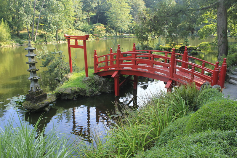 well, outdoors, day, grass, wishing, mare, architecture, no people, plant, pagoda, built structure, water, bridge, red, france, garden, 5K, connection