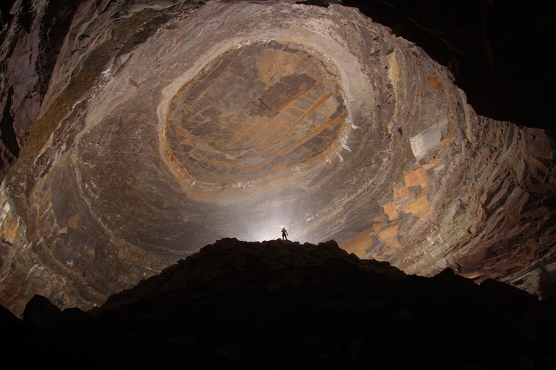 solid, exploration, one person, mountain, rock - object, geology, 720P, rock, nature, lifestyles, adventure, cave, travel, outdoors, hiking, rock formation