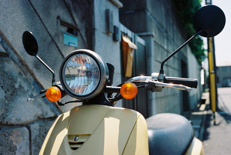 film, photo, transportation, motor, Minolta, タ, Kodak, Rokkor, motor Scooter, ProFoto, motorcycle, retro Styled, Early Summer, close, street, F1.8, スク