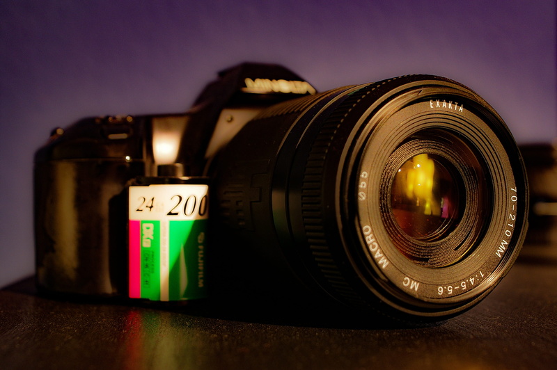 lens, technology, slr camera, single object, studio shot, 2K, old, aperture, tele image, indoors, antique, close-up, photography themes, colored background