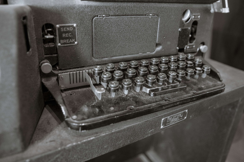 retro styled, old, 4K, no people, machine part, connection, computer equipment, indoors, keypad, history, vintage, analog, antique, teletype, still life