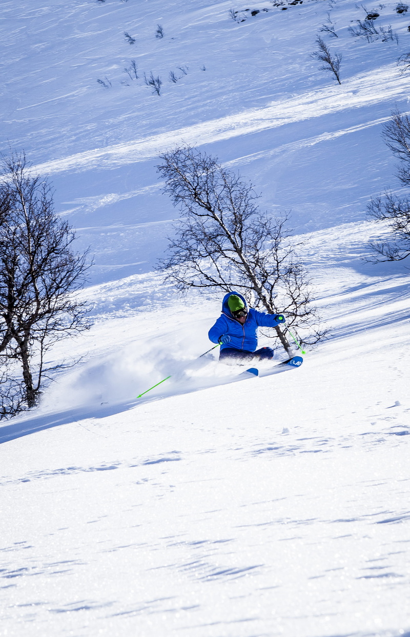recreation, winter landscape, covering, mountain, real people, winter clothing, warm clothing, adventure, leisure activity, frozen, slope, snow, cold temperature
