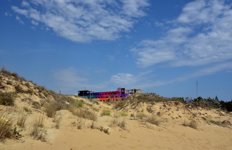 plant, colorful, ruin, bust, environment, sand, arid climate, failure, sky, cloud - sky, land vehicle, 5K, art, mode of transportation, blue, built structure