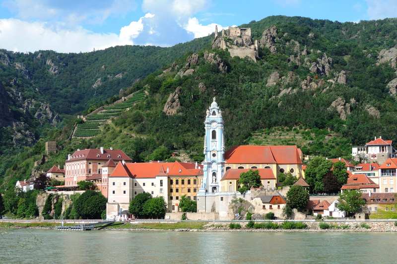 house, nature, dürnstein, day, waterfront, mountain, architecture, plant, stift dürnstein, sky, wachau, tree, historically, water, building, building exterior