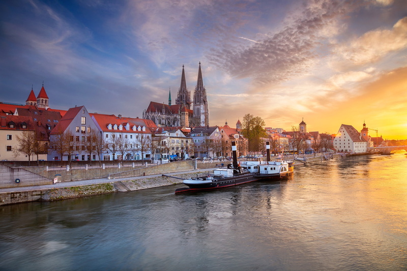 Regensburg Cathedral, river, The Danube River, building, steamer, Danube River, sunset, Regensburg, Bayern, the sky, promenade, Bavaria, Cathedral, home