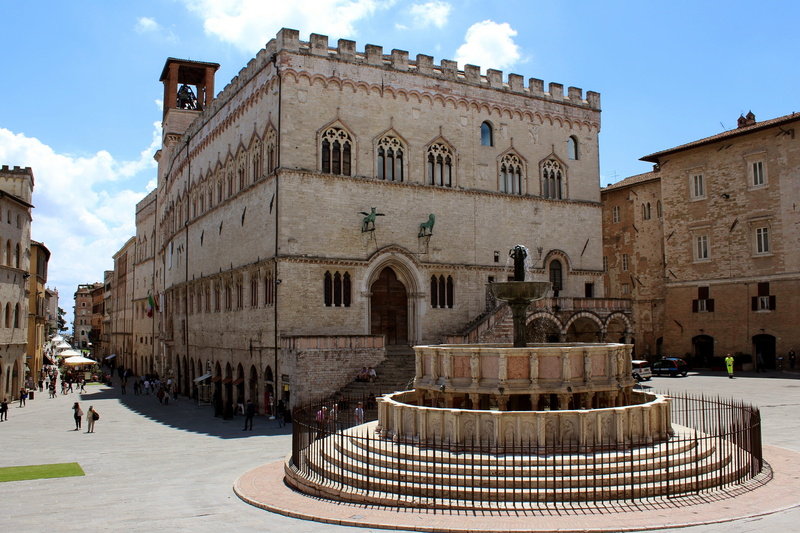 building exterior, architecture, fontana, perugia, palazzo, sky, more, building, religion, travel destinations, group of people, 5K, of, nature, history