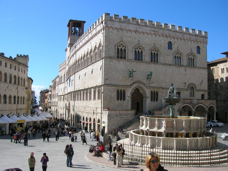 real people, building, group of people, the past, sky, building exterior, built structure, history, clear sky, italia, men, women, lifestyles, umbria, outdoors