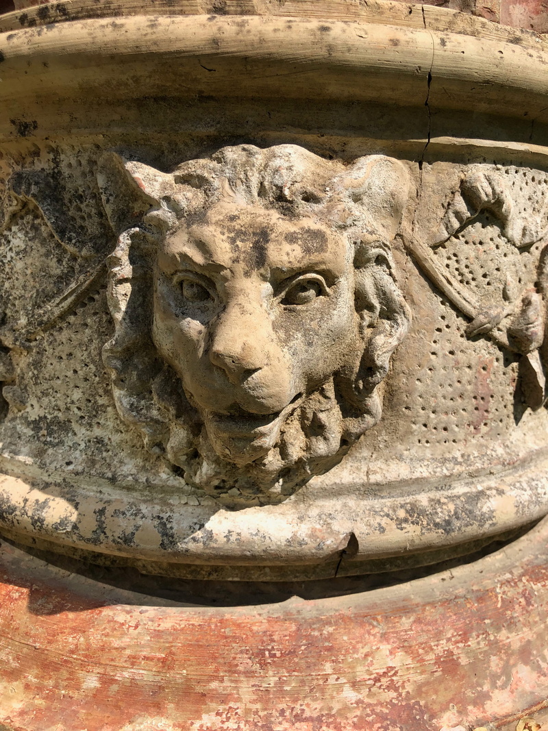 solid, building, human representation, column, animal wildlife, soil, creativity, villa donini, old, craft, carving - craft product, umbria, statue, ancient