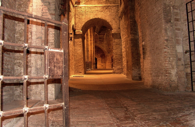 daytime, fortress, arcade, day, direction, architecture, dungeon, brick, door, corridor, the past, defense, vault, wall, perugia, 2K, built structure