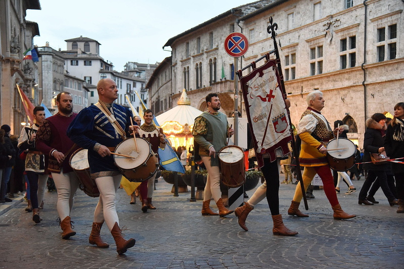 musical instrument, perugia 1416, architecture, built structure, illumination, History, group of people, city, large group of people, historical parade