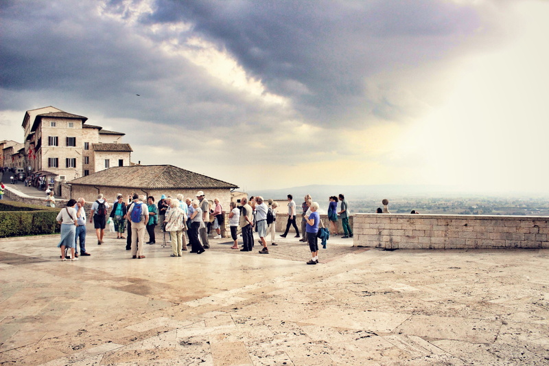 men, tourism, cloud - sky, sea, town, group of people, adult, religious, architecture, building exterior, europe, water, italy, real people, outdoors, large group of people