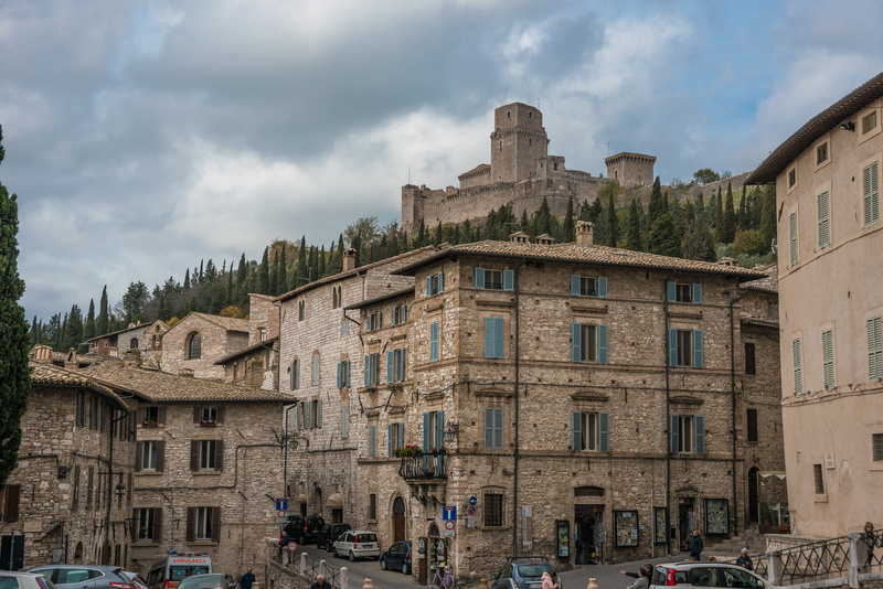 history, old buildings, castle, street, travel destinations, city, places of interest, nature, built structure, sky, day, brown, no people, travel, assisi