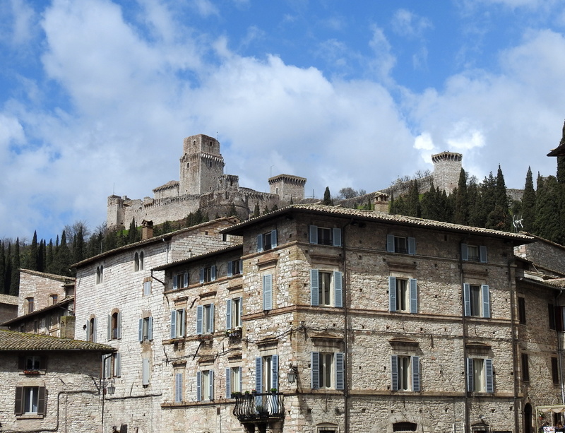 fortress, built structure, cloud - sky, sky, no people, city, historian, building, history, house, travel destinations, assisi, old, low angle view, residential district