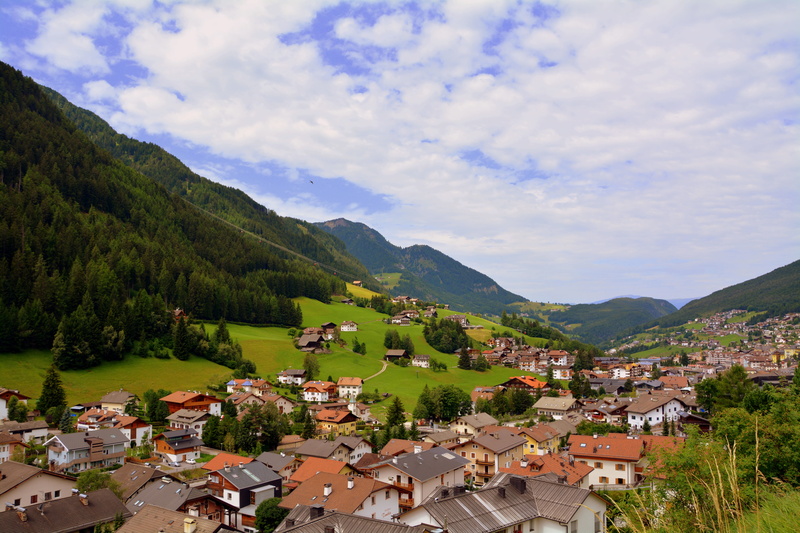 mountain, ortisei, building, italy, town, valley, townscape, day, 5K, scenics - nature, mountain range, roof, tree, mountain peak, sky, nature, beauty in nature