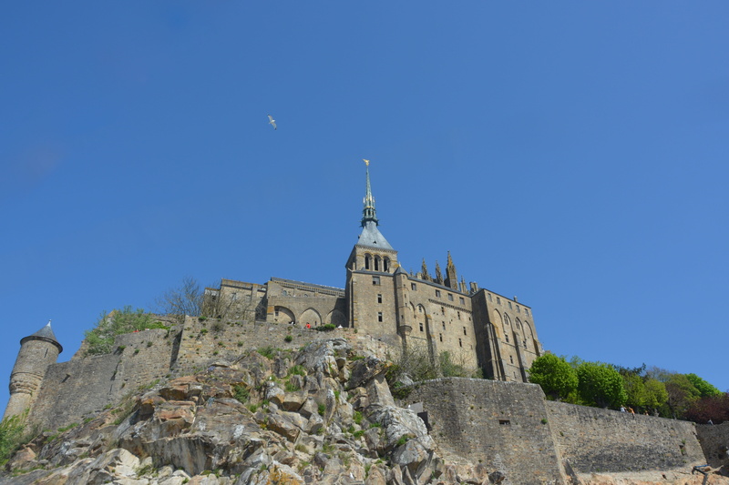 mont saint michel, tourists, history, place of worship, built structure, walks, rocky island, abbey, religion, bay of mont-saint-michel, outdoors, handle