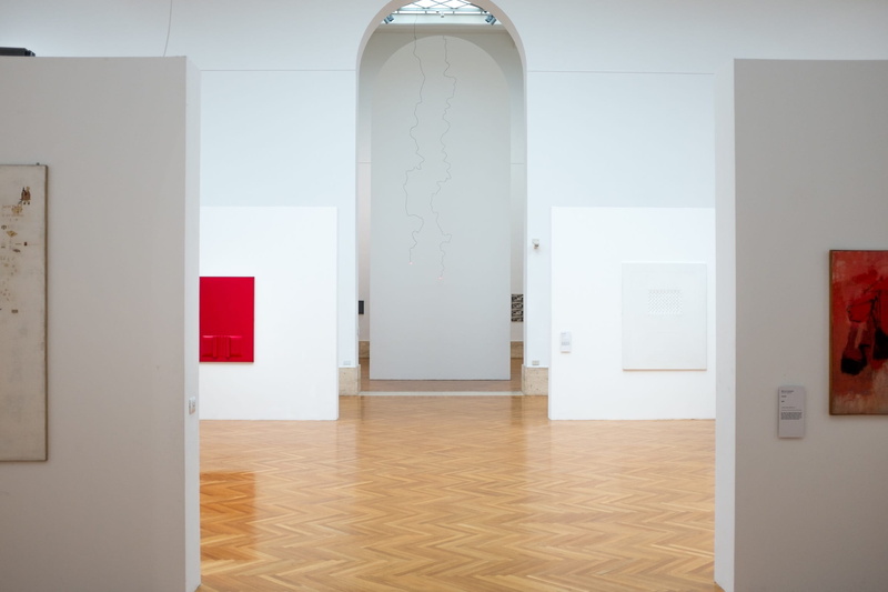 red, paintings, 1080P, empty, built structure, travel, minimal, luxury, absence, art, arcade, building, white color, italy, security, wall - building feature