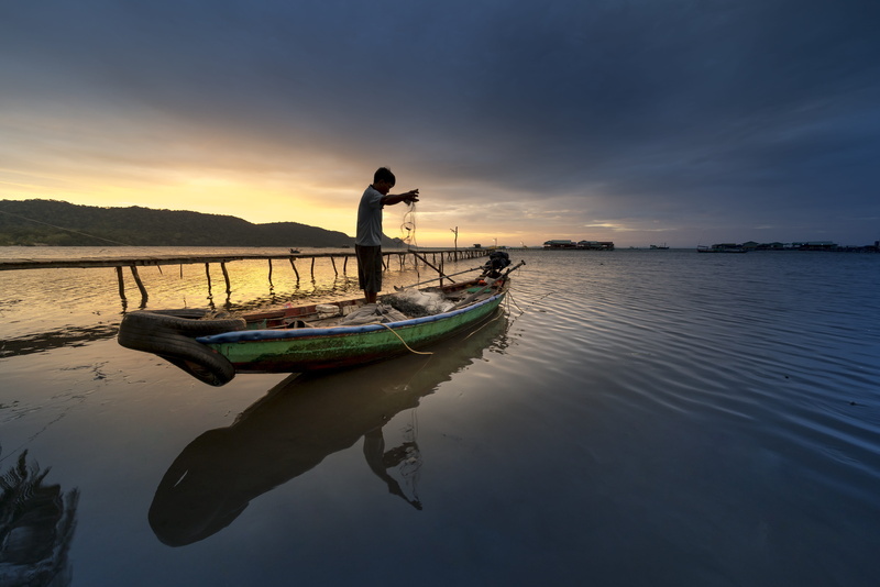 the waves, thailand, mode of transportation, waterfront, silhouette, sunrise, poor, tranquility, nature, beach, moored, island, the sun, sea, the fishermen