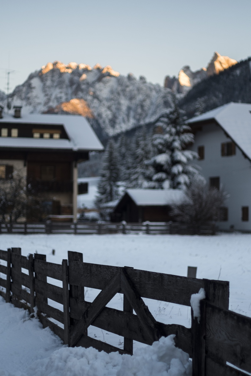 focus on foreground, 5K, cold temperature, sun, outdoors, winter, autumn, mountain, built structure, lago di braies, home, lago, building, sky, wood - material