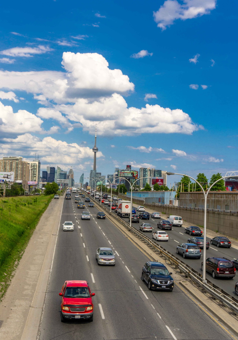 land vehicle, outdoors, cars, cloud - sky, toronto, motor vehicle, city, multiple lane highway, highway, architecture, day, road, carretera, car, on the move