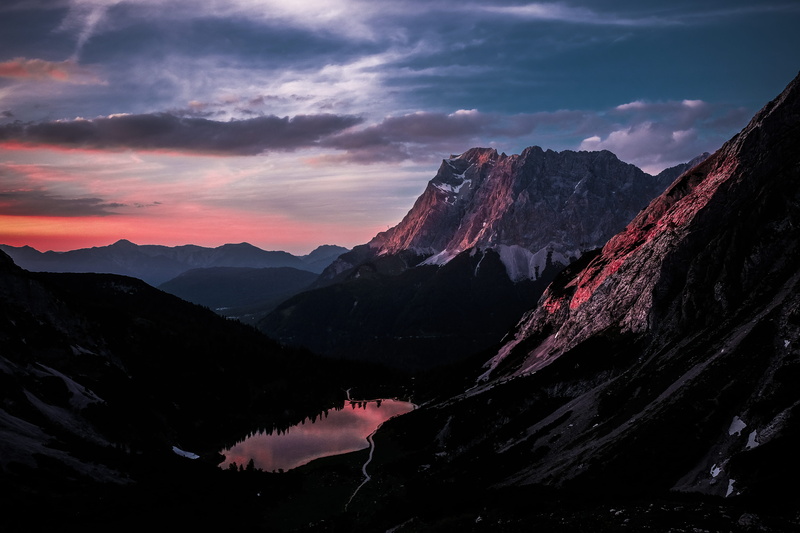 photography, fog, non-urban scene, mountain range, water, alpenglow, lake, mountain peak, majestic, ehrwald, dusk, tranquil scene, tranquility, moutain range