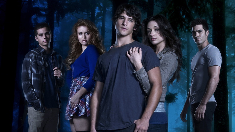 fun, dress, party - social event, group Of People, clubbing, adult, night, shirt, Teen Wolf, dark, beautiful, crew, neck, caucasian Ethnicity, grey, Tyler Posey