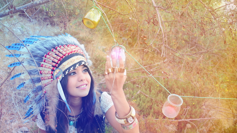 headdress, smiling, 5K, women, bracelets, model, women outdoors, jars, feathers