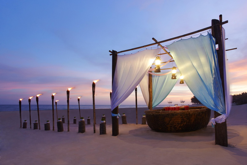 exotic, polynesia, beach, dining, 2K, dusk, tropical, lamps, lights, paradise, food, evening, dine, romance, romantic