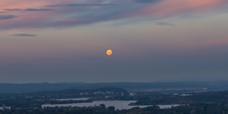 cityscape, nature, moon, building exterior, lake burley griffin, dusk, outdoors, hot air balloon, moonrise, city, beauty in nature, cloud - sky, tranquility