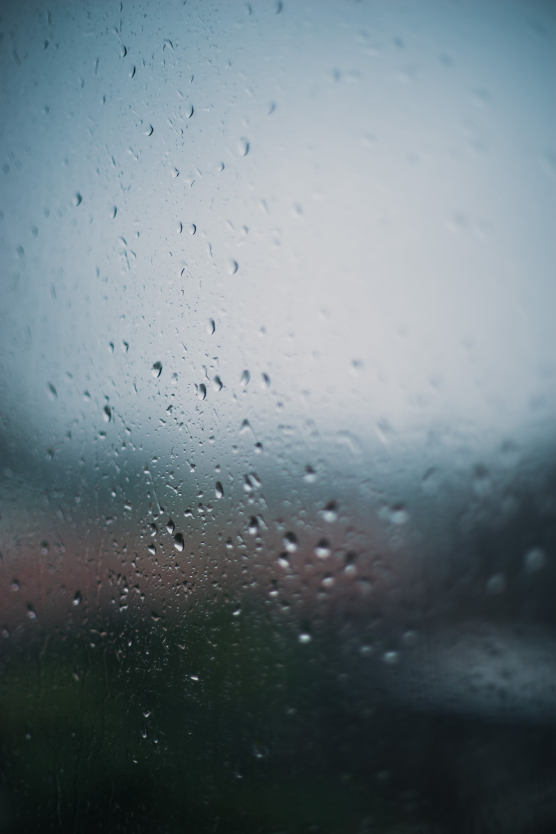 drops of water, macro, 5K, close-up, no people, backgrounds, transparent, raindrops, reflection, rainy season, blurry, wet, droplets, sky, blur, weather