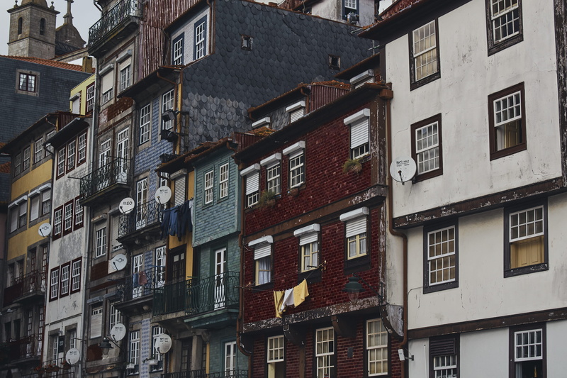 4K, explore, window, urban, city Life, urban Scene, wall - Building Feature, travel, neighbour, old-fashioned, red, building Exterior, europe, cultures