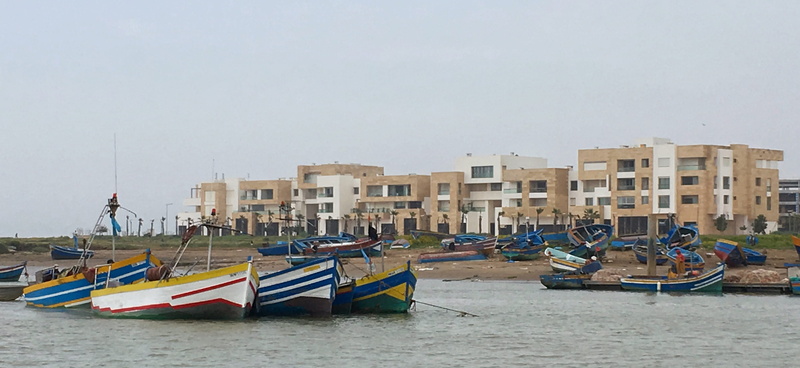 recreational boat, no people, sky, rabat, transportation, nature, sea, boot, harbour, haven, waterfront, architecture, boat, residential district, day