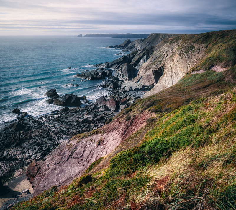 cliff, beauty in nature, tranquil scene, rocky coastline, water, horizon over water, rock formation, seascape, fall, formation, sea, sky, scenics - nature