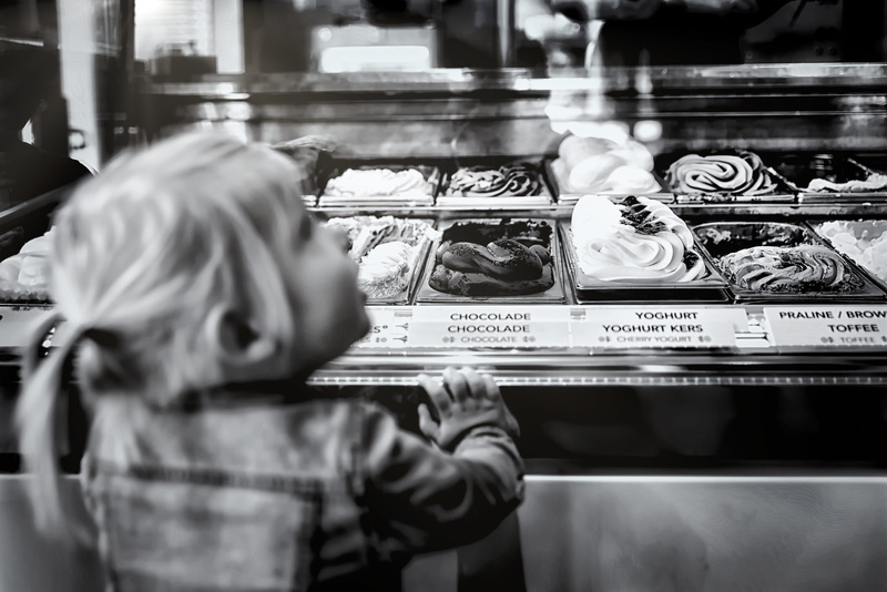 counter, play, indoors, icecream, black and white, childhood, leisure activity, offspring, ice cream, like, child, smile, real people, girls, sun, treat