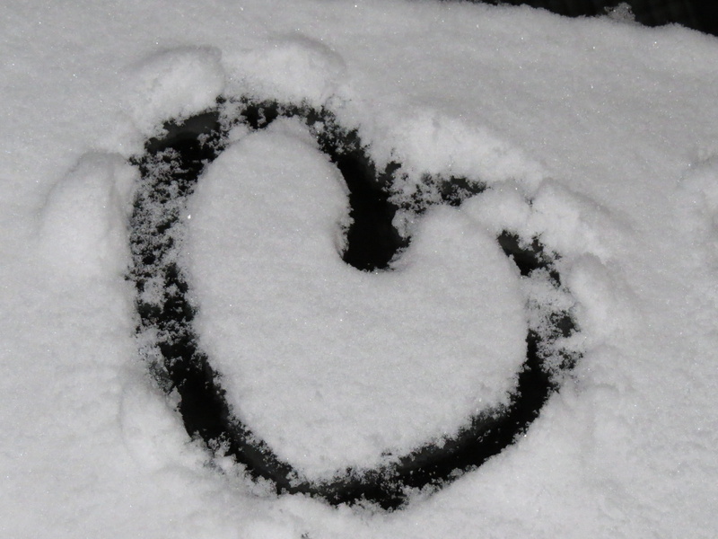 white color, field, formation, high angle view, i love you, i like you, close, photo, land, snow heart, nature, close-up, environment, extreme weather